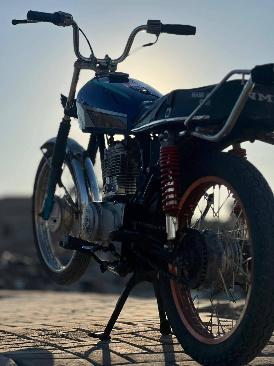 السلام عليكم دراجه ايراني برفاز للبيع اوراق كامله تعال ورقم مديل 2018 الدراجه برغي ما ناقصهه المكان البصرة القبله السعر 500وبيها مجال الرقم ***********
