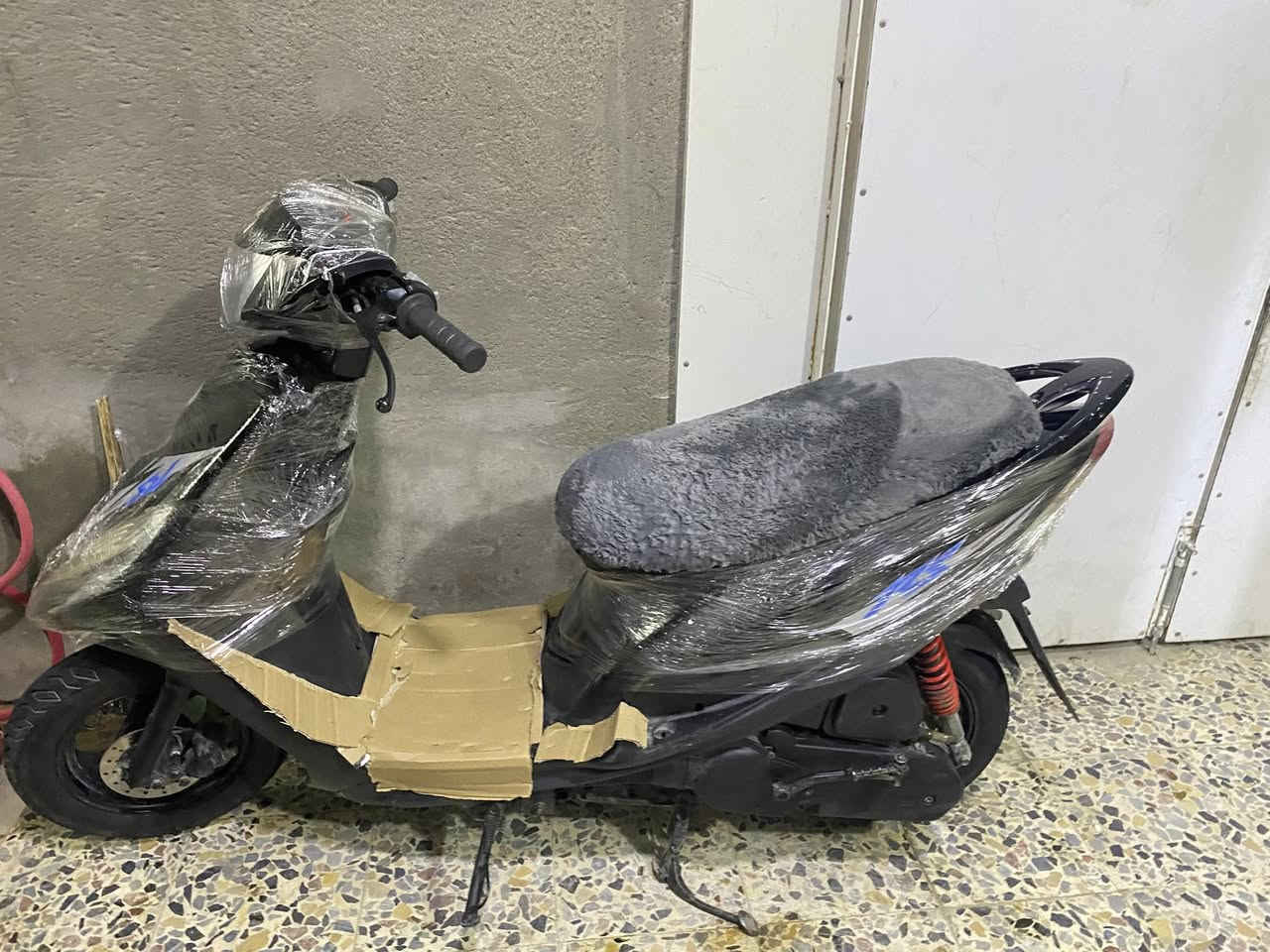 ماكس عدل للبيع دراجه بلاد فقط بوشه مبدل دراجه نضيفه كهربايات كلها شغال من طول للطول سعر ٦٠٠الف بيها مجال قليل شراي يخابر 
***********
