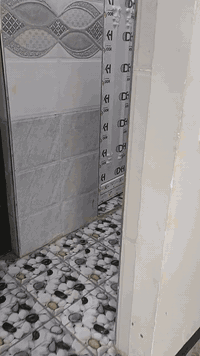 شقة حي سومر قرب جامع قباء بدل الايجار 200 الف ***********
