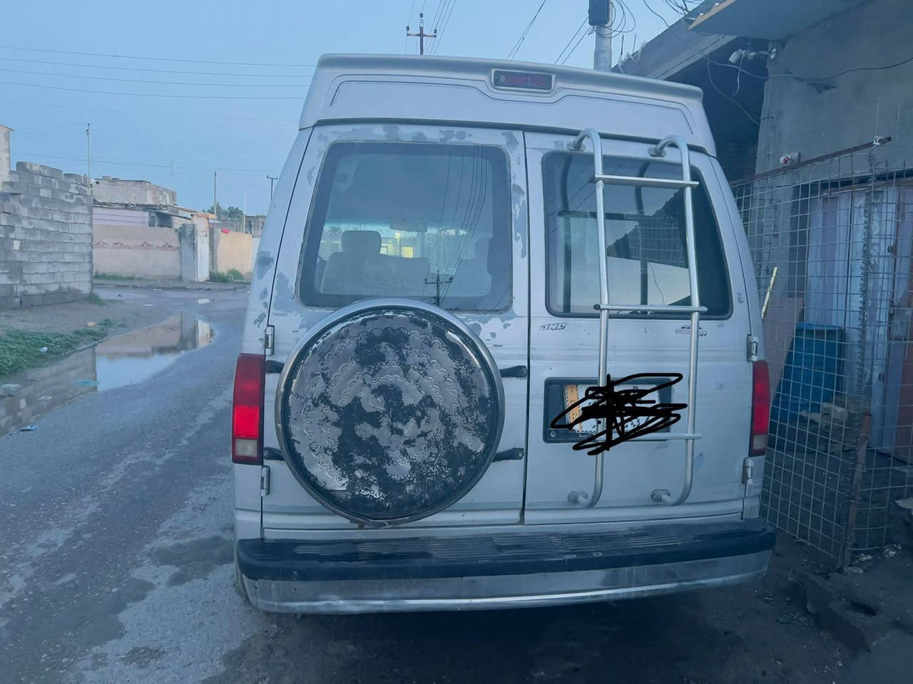 السلام عليكم فإن استرو لبيع رقم انكليزي كربلاء حمل موديل 1991السعر 40مكان بغداد رقم هاتف ***********
