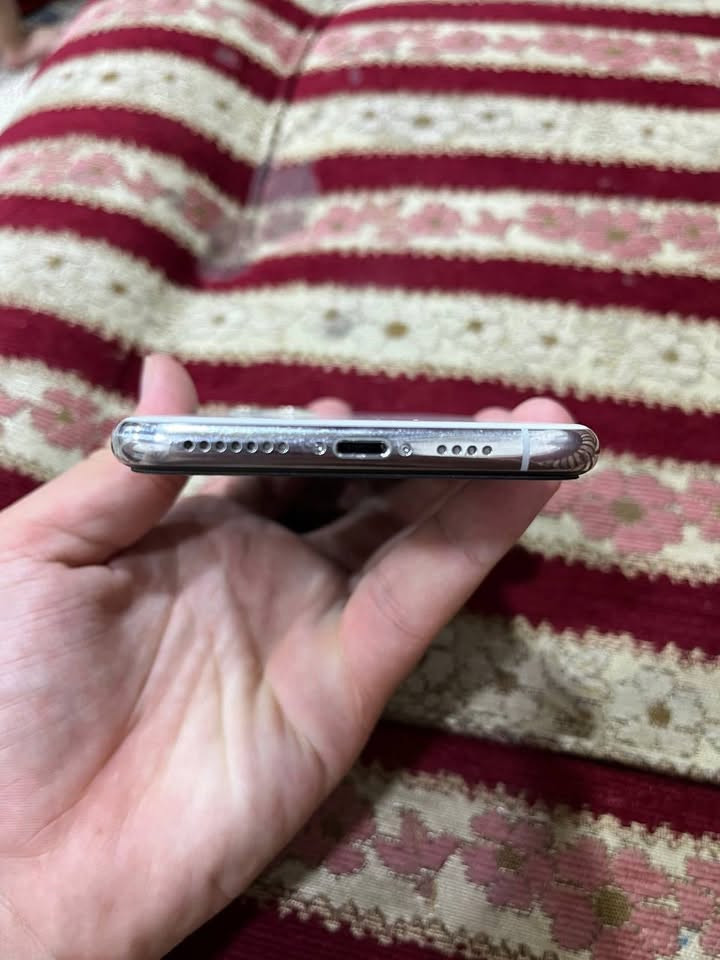 السلام عليكم
ايفون ١١ برو ماكس مراوس ب ايفون ١٢ برو ماكس ذهبي 

ذاكرة ٢٥٦ 

بطارية ١٠٠ مستبدلة اني بدلتها ب ايدي ب ٤٥ الف اصلية 

دبل سيم كارت ركز دبل 

كلشي بي شغال و شرط عدا البطارية

واتس آب ***********
