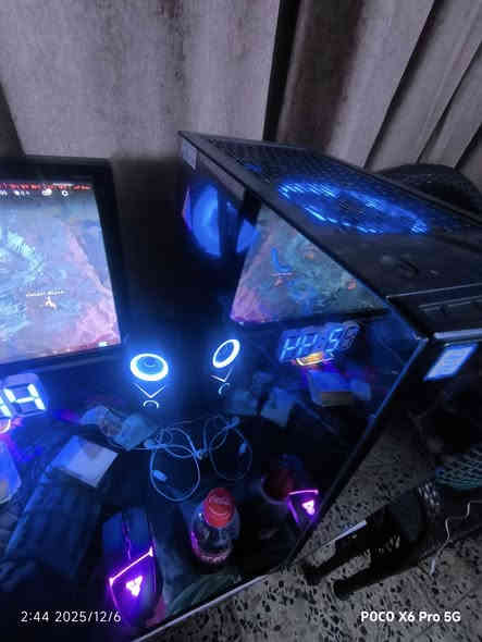 سلام عليكم تجميعة مستخدمة للبيع كامل + شاشة + UPS + كيبورد + ماوس — مواصفات قوية
🔧 مواصفات الجهاز:CPU: Intel Core i7-9700K

Motherboard: ASRock Z390 Phantom Gaming

RAM: 32GB (2×8 + 16GB) 3000MHz

GPU: MSI RTX 2080 Super 2-Fan

Cooler: Aiseye Liquid 1-Fan

SSD: Samsung 512GB

HDD: 1TB

Power Supply: 750W Platinum

Case: مع 4 Fans RGB

🖥️ الشاشة:

AOC 24" 165Hz – 1ms – VA Panel

🔌 الـ UPS:
Online UPS 1KVA
حالة ممتازة، يشتغل بدون مشاكل
⌨️🖱️ الكيبورد والماوس:
Keyboard: H61K ميكانيكي RGB
Mouse: X-Ray GXT 138 RGB
السعر: مليون ومية 
مكاني بغداد الجديدة نواب الضباط
رقمي ***********
