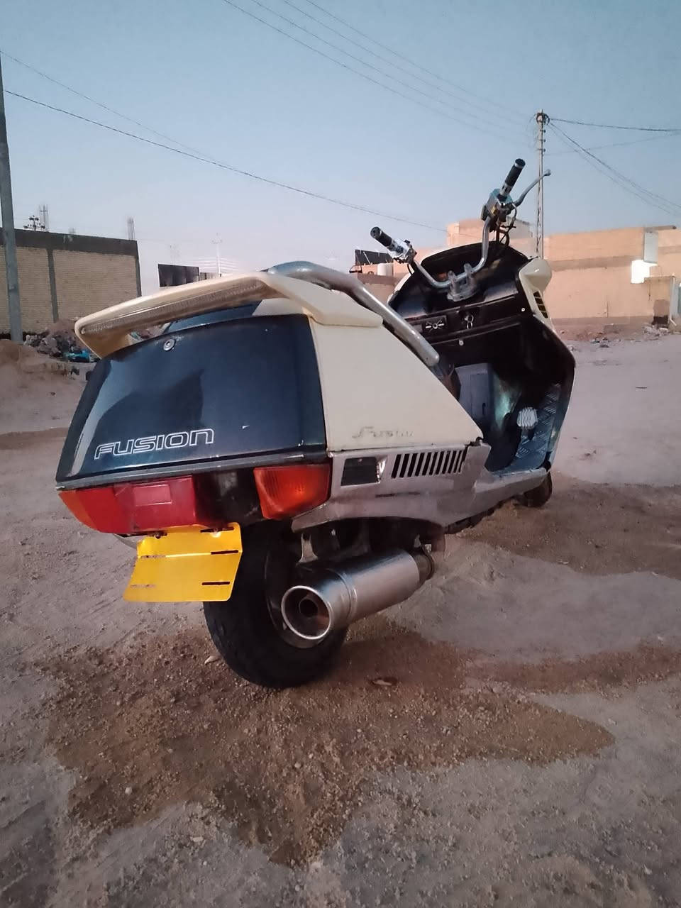 سلام عليكم فيوجن للبيع سعر (650)
وبيه مجال مكينه مفتوحه تجفيت جديد تنقيص تبخير ما بيها ع فحص درجه نكره بكل وقت باتري جديد 
صورها ليوم مو واضحات دراجه احلى من صور ويها دبلات قزم بيه نقص تريشه نص فقط وكسر بل كفر خلفي موضح بسيط سستمها حلو مكينه وكحه طوس وقبق كلاجات ومجامع ويدات مختلفات نيكل 
نجف 
***********
