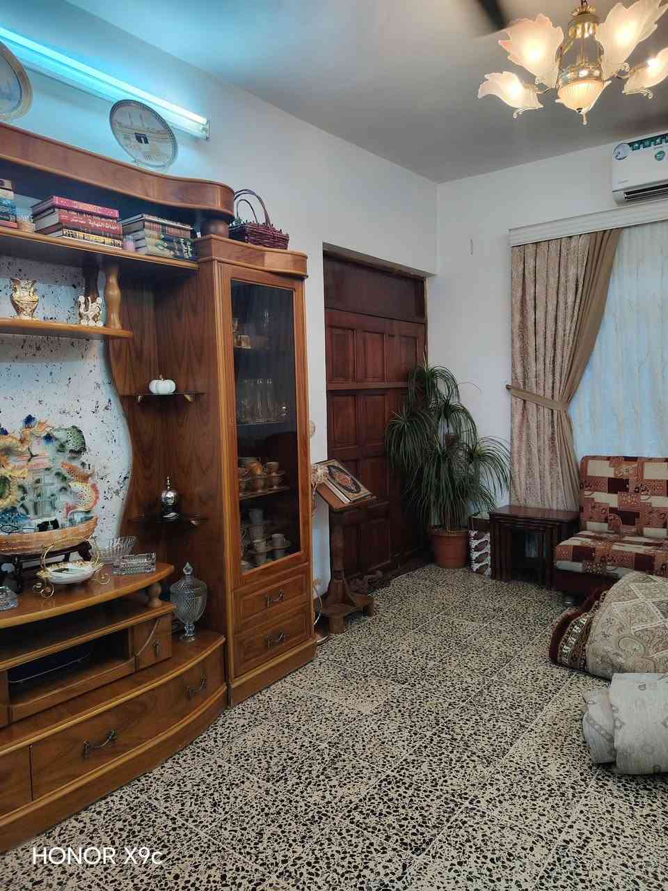 🏡✨ فرصة مميزة للبيع في أحد أفضل مواقع حي الرفاق ✨🏡
📍 حي الرفاق – قرب الروضة المحمدية 🌟 موقع ممتاز جداً وخدمات كاملة 🏫 قريب من المدارس والأسواق والجوامع والمراكز الخدمية
📐 المساحة: 233 متر مربع 📏 الواجهة: 10 متر 📏 العمق: 23 متر
🏠 العقار طابق ونصف
🔹 الطابق الأرضي: ▪️ غرفتان نوم ▪️ هول واسع ▪️ استقبال ▪️ مطبخ ▪️ صحيات ▪️ كراج واسع
🔹 الطابق الثاني: ▪️ غرفتان نوم ▪️ هول ▪️ صحيات
✅ العقار بحساب أرض ✅ صالح للسكن مباشرة ✅ منطقة هادئة ومخدومة بالكامل
📞 للتواصل والاستفسار: *********** ***********
📍 مكتب تاج الملوك للعقارات حي البكر – سايدين الكنيسة – مقابل أزياء الأصدقاء
🏘️ عندك عقار للبيع أو للإيجار؟ راسلنا على الخاص أو اتصل بنا مباشرة.
👑 مكتب تاج الملوك للعقارات عنوان الثقة
