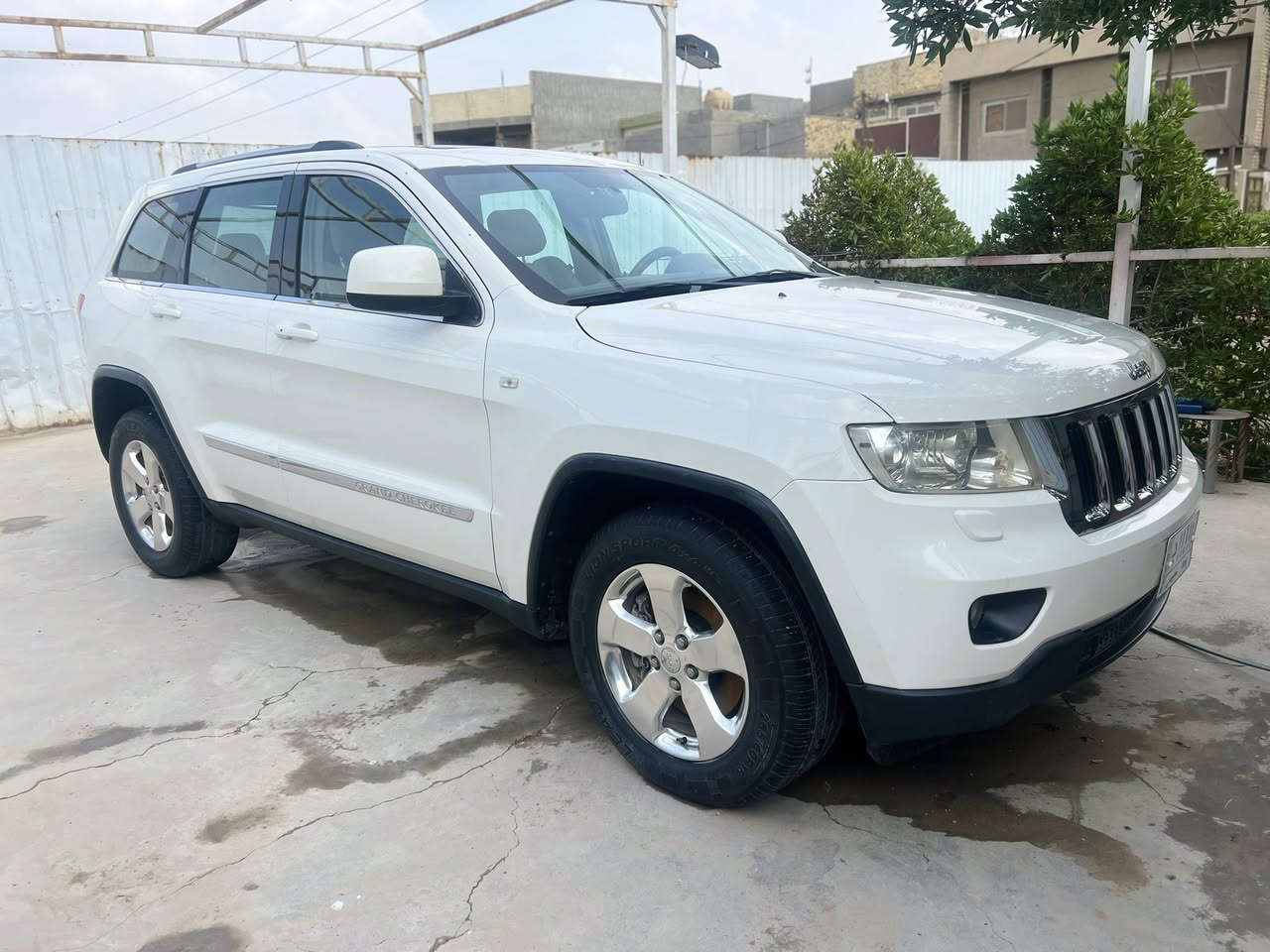 للبيع جيب خليجي مكفوله كفاله عامه جديده السياره جهازه من كولشي موديل 2012 رقم بغداد مكينه 3600 فول مواصفات  م ***********
