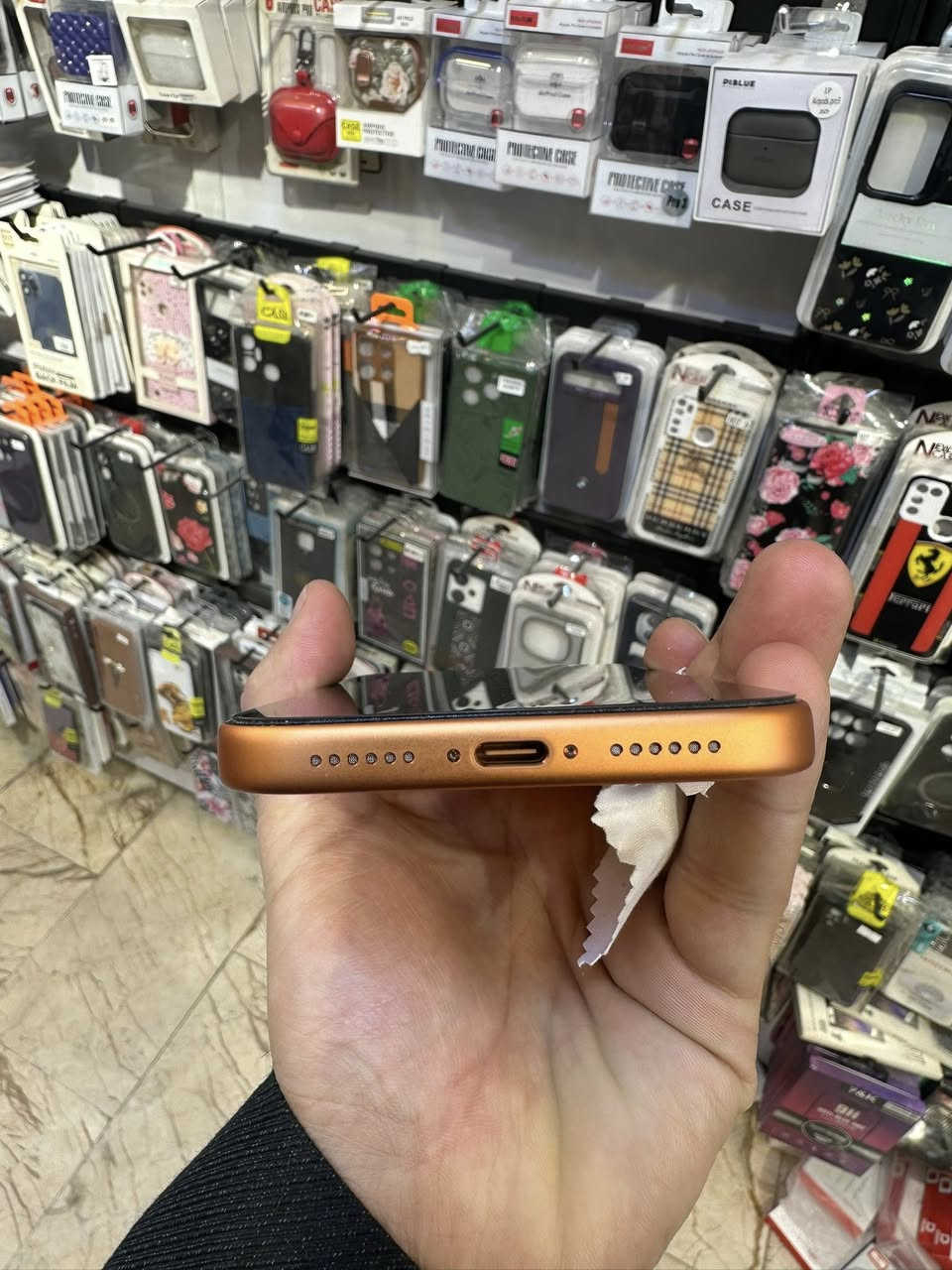 السلام عليكم
Iphone 17 pro max 256GB esim
نظافة ‎%‎
بطارية 100 مشحون 5 مرات
مستعمل 10 أيام فقط
حالياً بس كيبل وياه الكارتون إسبوع وتجي تاخذه
مكفول من التصليح ومن أي خلل
السعر مليون و800 قفل
مكاني بغداد العامرية
***********
لا يوجد توصيل
