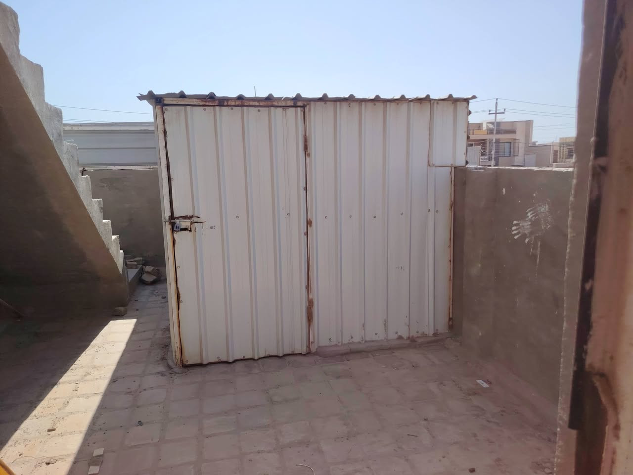 السلام عليكم ورحمة الله وبركاته 
مخزن حديد للبيع نظيف جدا المساحه ٢ ونص × ٣
المكان بابل خلف الكراج الموحد والسعر مناسب جدآ 

***********

