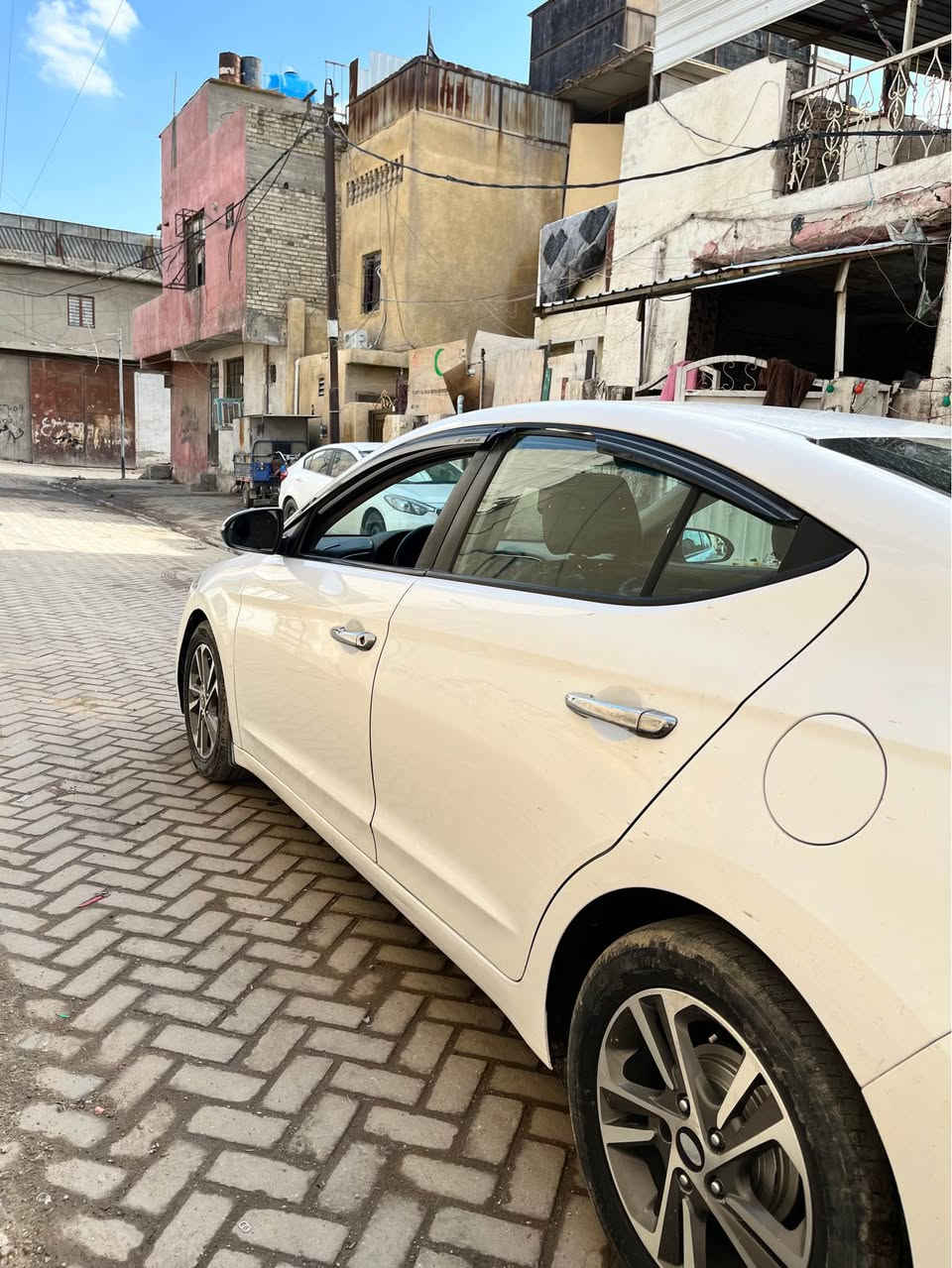 النترا 2017 نص فول 
حادثها جاملغ وبنيد فقط ✔️
نص فول مواصفات
شاشة كبيرة كاربلاي واندرويد اوتو 📺 
كامرة خلفية + حساس خلفي + مثبت سرعة وتحديد مسار + تدفئة ستيرن وتدفئة كشنات + نقاط عمياء + اشاير بالمري  + محرك 2.0 دوش وكير AT المرغوب ومكفولات + مودات قيادة 3 | صدر حدادية تبريد تدفئة كلها كاملة ومكفولة وبدون اي نقص رقم بغداد مكاني بغداد باسمنا تحويل مباشر .
***********
*********** بغداد, العراق
