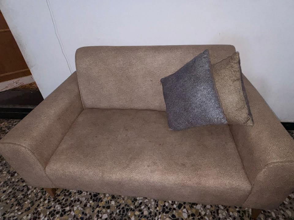للبيع تخم قنفات شغل عراقي درجة اولى ١٠ مقاعد ٢ كبيره واحده وسط ٢ كراسي مع الكوشات هدية السعر ٧٠٠ وبي مجال خشب درجة اولى للاستفسار التواصل على الواتس اب ***********
