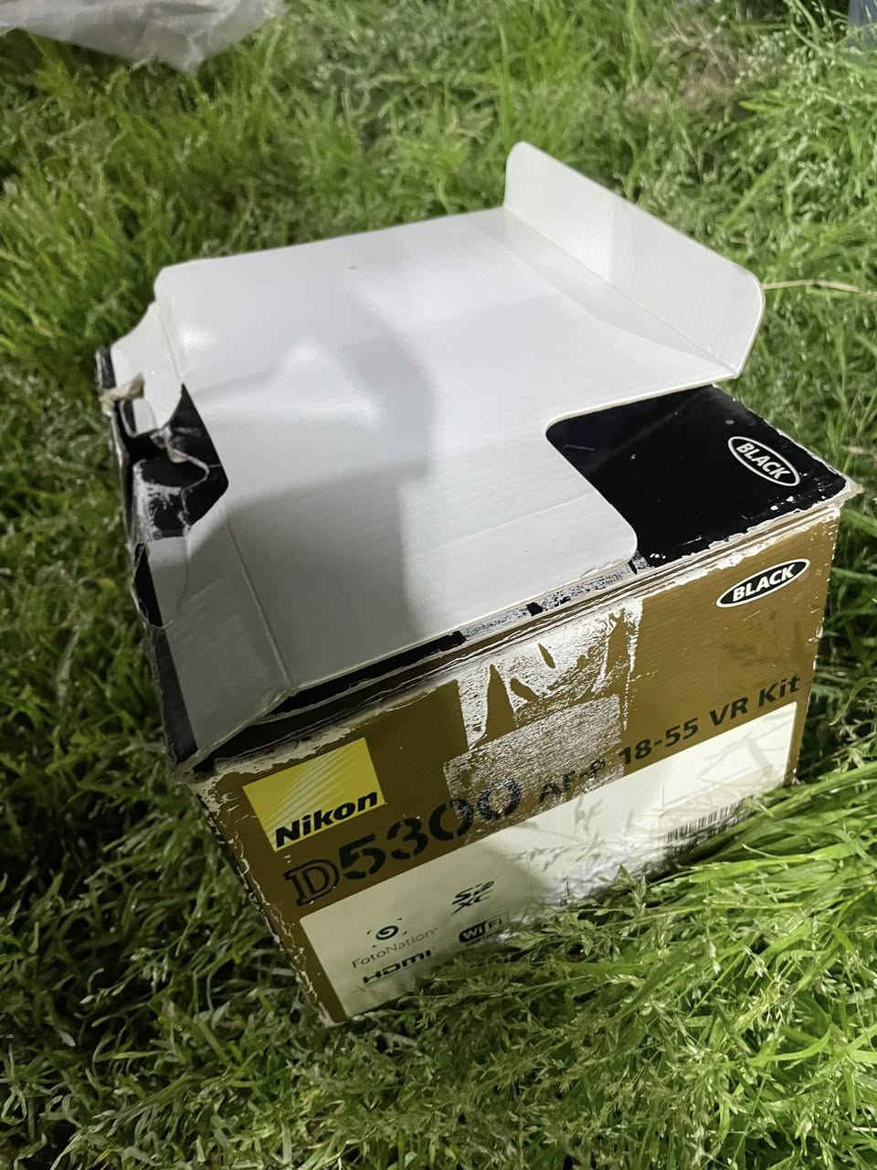 للبيع نيكون NIKON 5300D
الملحقات 

كارتونه
شاحنه 
بطاريه 
قرص تعريفي
عدسه (55.18 )
حزام كتف 
كفر درع جلاتيني عسكري 

الكامرا نظافة 100% مستخدمه ايام بسيطه
المكان بغداد للاستفسار اكثر السعر خاص او ***********
