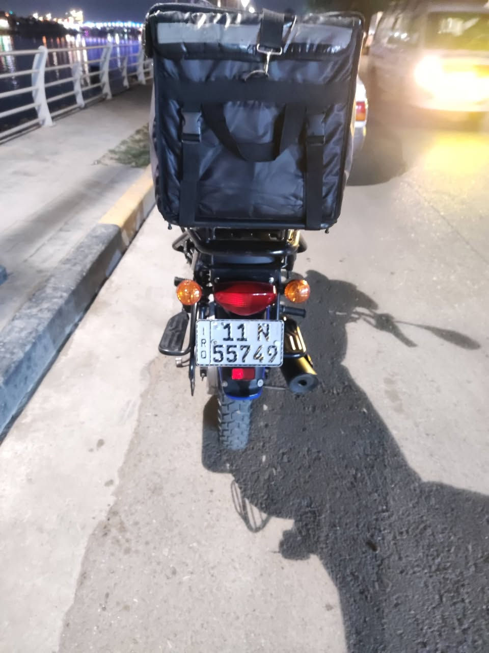 دراجة بوكسر مرقم لوحات انكليزي بأسمي موديل 21 نازلة بال23 مكينة خرسة لا تنقيص ولا تبخير تراي وين ما تريد مدوشمه كشن طبي+زنون سعرها 1900 متوازي عل بيعتها مكاني بغداد الكريعات ***********
