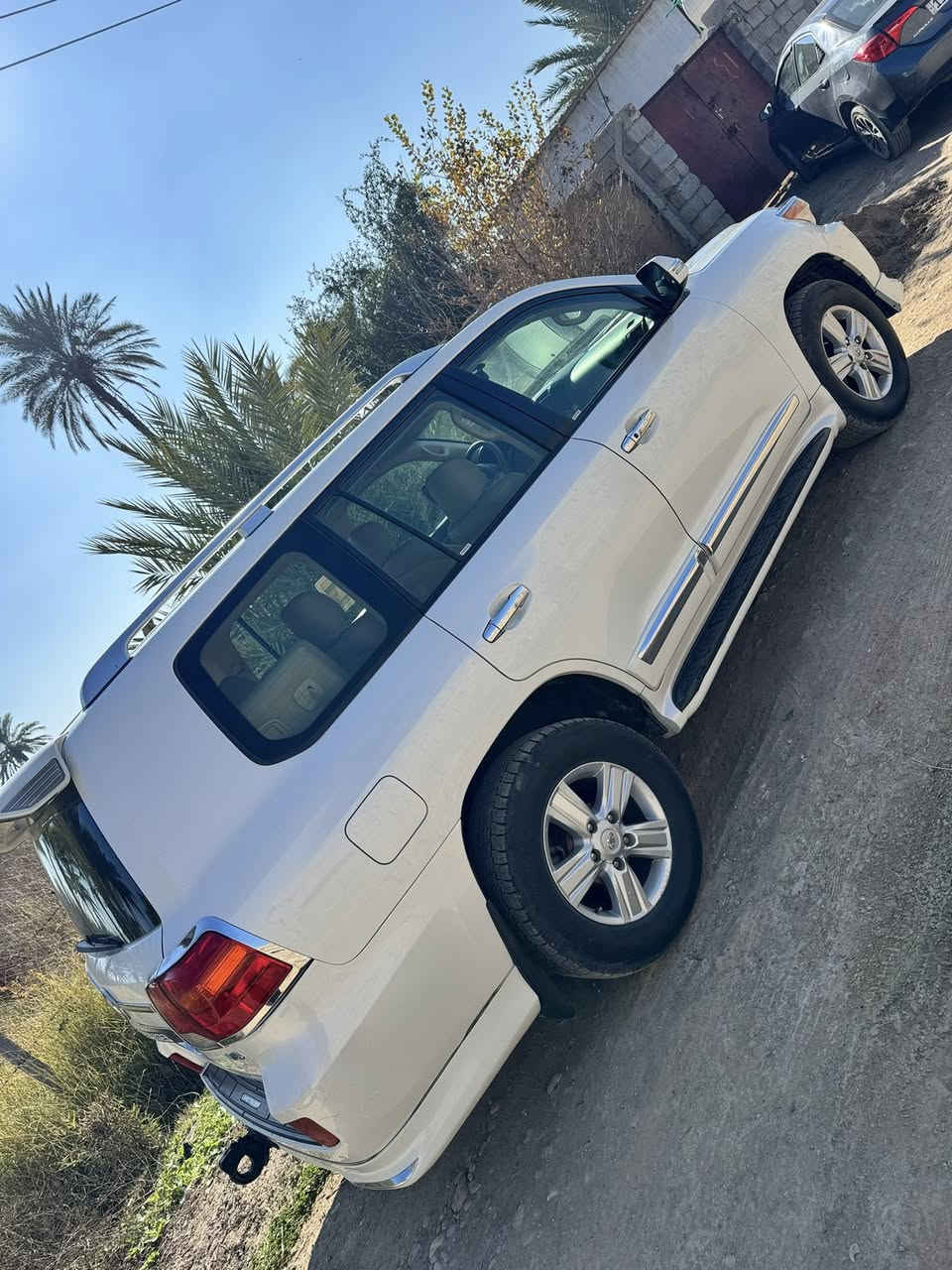 لاند كروز 2012ستة سلندر مكفولة من الصبغ والفتح والتبديل كير محرك تخم تاير صدر خير من الله  رقم بغداد بسمي مكاني ديالى المقدفدية ***********بيع او مراوس حسب القناعة
