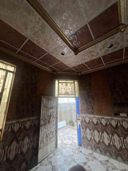 بيت للبيع 🚨

تابع للبلديه مقابل المعارض عل شارع العام المساحه 350 متر  يحتوي على ديوان معزول مع حمامات سندويج 
اظافه الى غرفتين ومطبخ وصاله وحمامات معزوله مع حوش البيت مخدوم من رصيف وماء وكاعد بي موجر
السعر 25مليون
الرقم :***********
