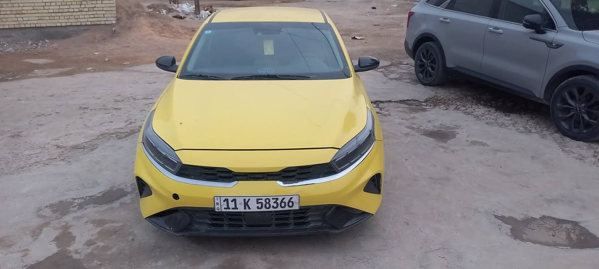 سلام عليكم
كيا فورتي موديل 2023نص فول 

وارد امريكي 

رقم بغداد خصوصي

صور الحادث مرفقة بالمنشورمكينة ٢٠٠٠

رادار تحديد مسار وتنبيه وتوقف

کامرة خلفية دوارة

شاشة وسائط واندرويد اوتو

تحكمات ستيرن 

مانع انزلاق /بغداد السعر١٤٠ وبيها مجال قليل ***********
