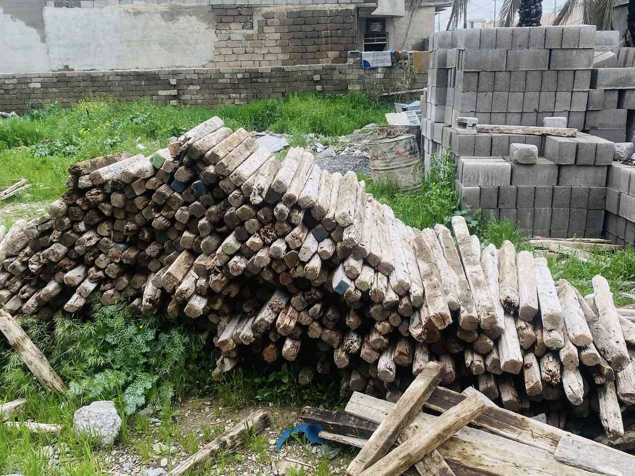 سلام عليكم متاح غالب خشب 
200م
150فخه
درج دور 
مكان الموصل 
الرقم ***********
