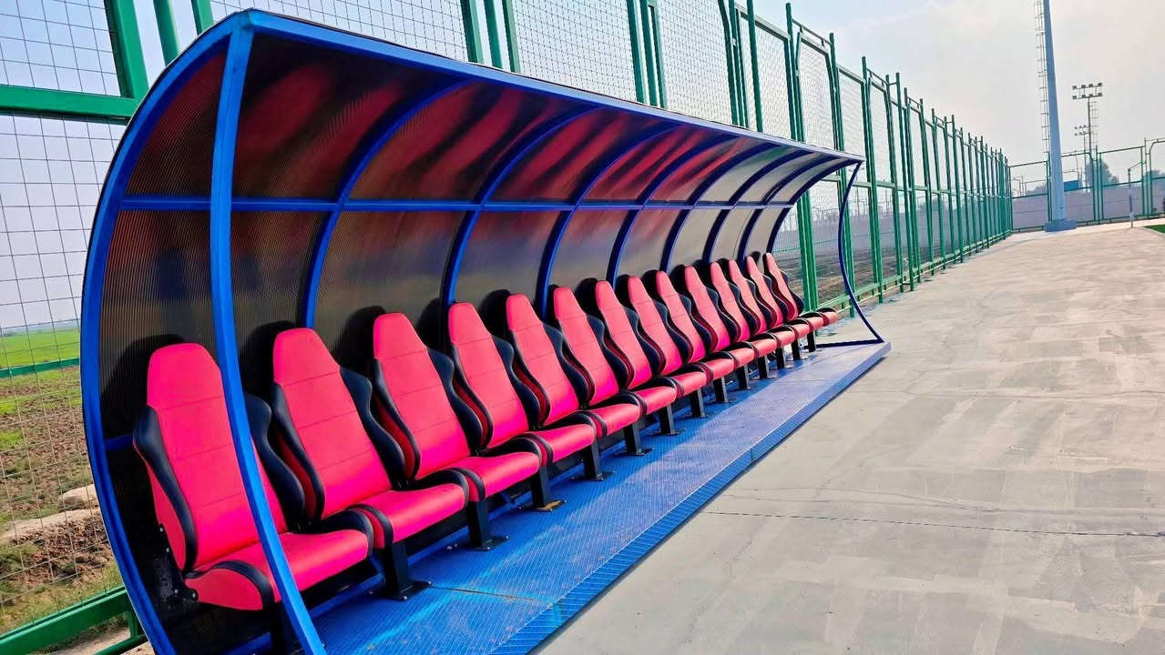 كراسي VIP جلد يمكن تركيبها في دكة الأحتياط وأيضاً في حجرة تغيير اللاعبين مع طباعة الشعار و تحديد الالوان المطلوبة حسب الطلب ⚽️🏀🏐 

جودة عالية مريح جدا في الجلوس  ✅
مصنع من الجلد ويسهل تنظيفة✅
يمكنك تحديد الألوان وكذلك الشعار  ✅
والكثير المزيد🔜

مستعدون لتلبية كافة الطلبات والكميات🔥

لتفاصيل اكثر يرجى مراسلتنا او التواصل معنا عبر ارقامنا ادناه 

كما للمزيد من العروض او للطلب و الاستفسار التواصل معنا عبر بريد الصفحة ✨

‏‎‏‎ على الرقم *********** 
او الرقم ***********
‏‎‏‎واتساب  ***********
