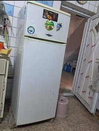 ثلاجة • ١٢قدم • شغالة عالفحص