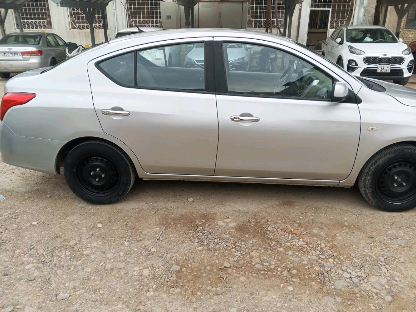 سلام عليكم  للبيع 
سني لون سلفر 2022 رقم اربيل
بيها قطع 1باب خلف سائق بارد موجوده صوره من قبل تصليح

دعاميه يراد له ماسكه فقط 

باقي مكفول  كير مكينه على بلاد ما ملعوب بيها 

بل عافيه على يشتري 
دهن وبانزين  سياره بسمي 
سعر 121 وبيها مجال
عنواني الأمين معلمين 
***********وتساب 
***********وليد