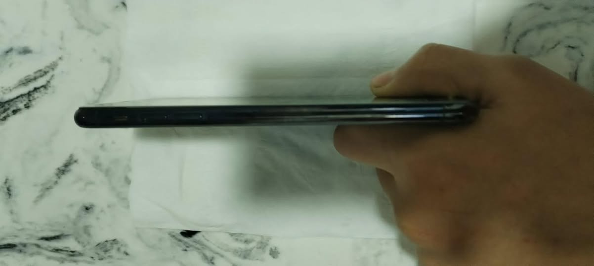 سلام عليكم جهاز للبيع أيفون ١١Bro maxجهاز نضيف مبدل شاشه مال تفصيخ شرط وشاشه وكعت من إيدي وصار بي هذه السواد وأبد ما مئثر عل لمس ذاكره ٦٤بطاريه ٧٨ جهاز دبل سيمكارت وكاميرات خلفي مايشتغل 
مكاني كركوك القادسيه ٢شارع أبو وليد 
سعر ١٥٥وبي مجال للطيبين
رقمي/***********
