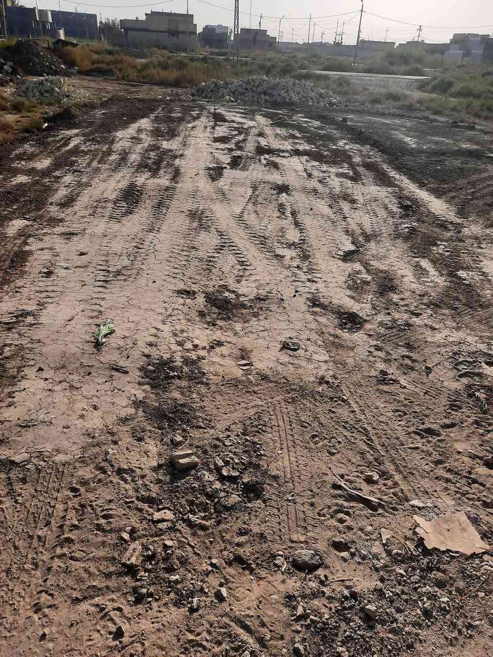 قطعه للبيع في مجمع الامير السكني متوفر مساحه 100م ووجه 6نزال 18 ارض زراعي طابو صرف كافة الخدمات تبليط اناره الشوارع 10م مدارس مستوصفف
حله الطهمازيه تقاطع شريفه الرقم ***********
