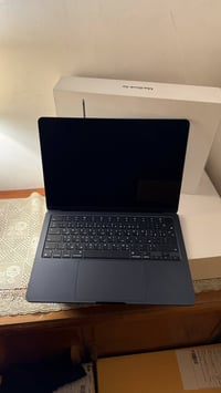 Macbook Air m2 512 GB Hard 8 GB Ram Battery 100% Cycle 38 13,6 INCH ال...