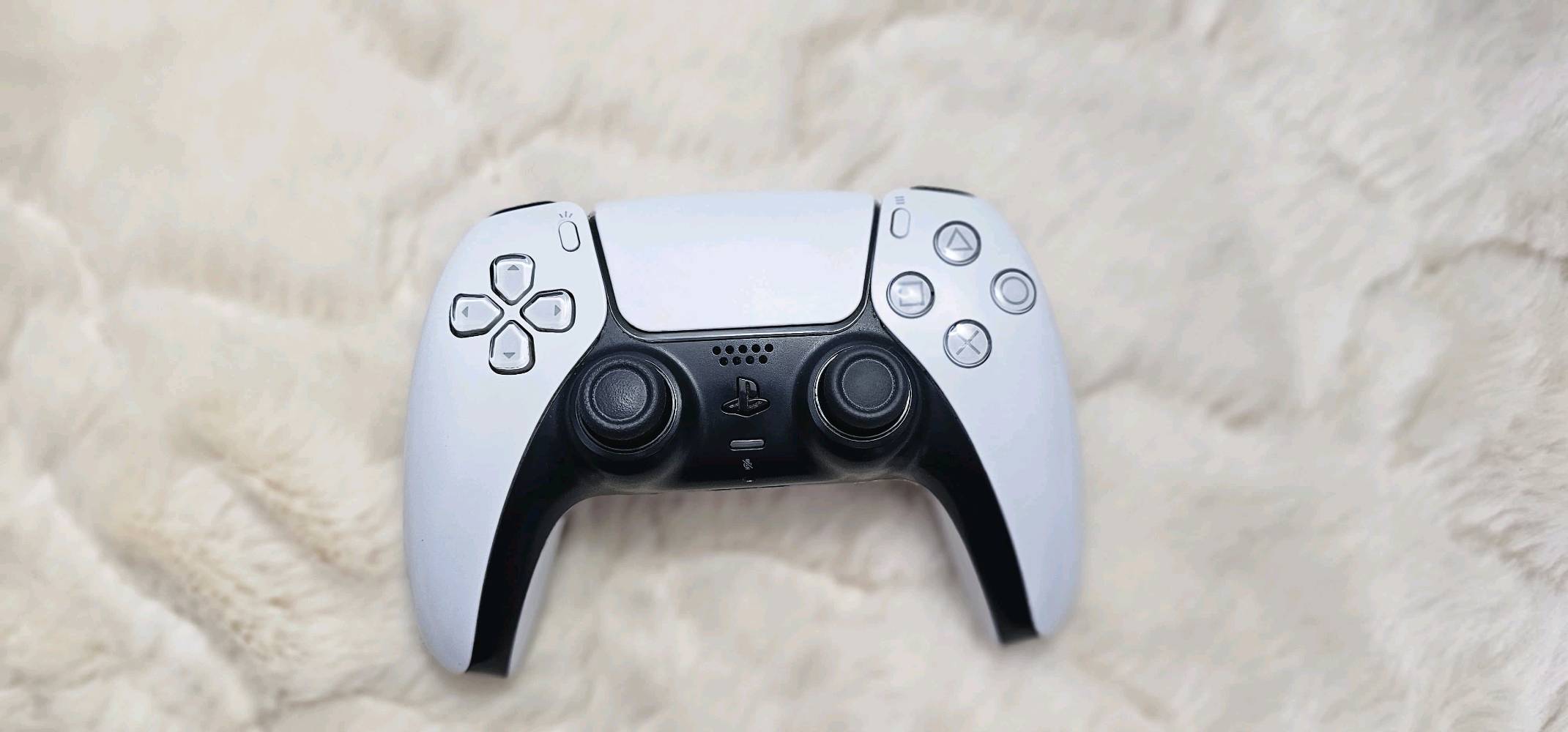 جوستك بلي 5 الاصلي استعمال قليل جدا ، مع كارتونه 
ps5 controller used like new.