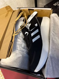 أبيض ٤٣ • أسود ٤١-٤٣ • جديدة ليبل