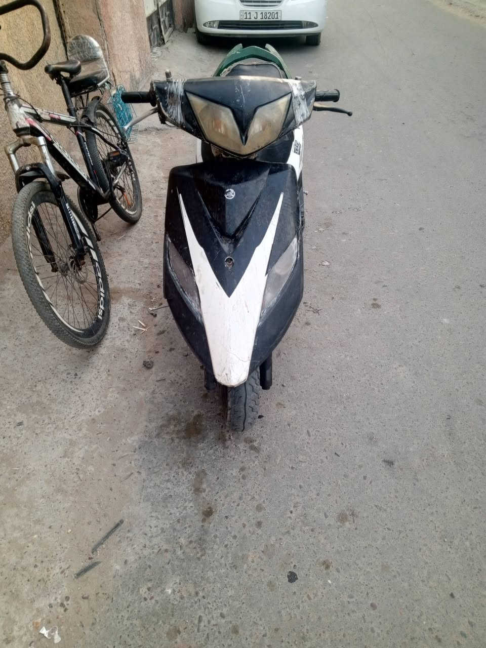 سلام عليكم  شباب تراجه للبيع سعر 250قفل مكينه نضيفه مكان حي اور رقم وتساب ***********
