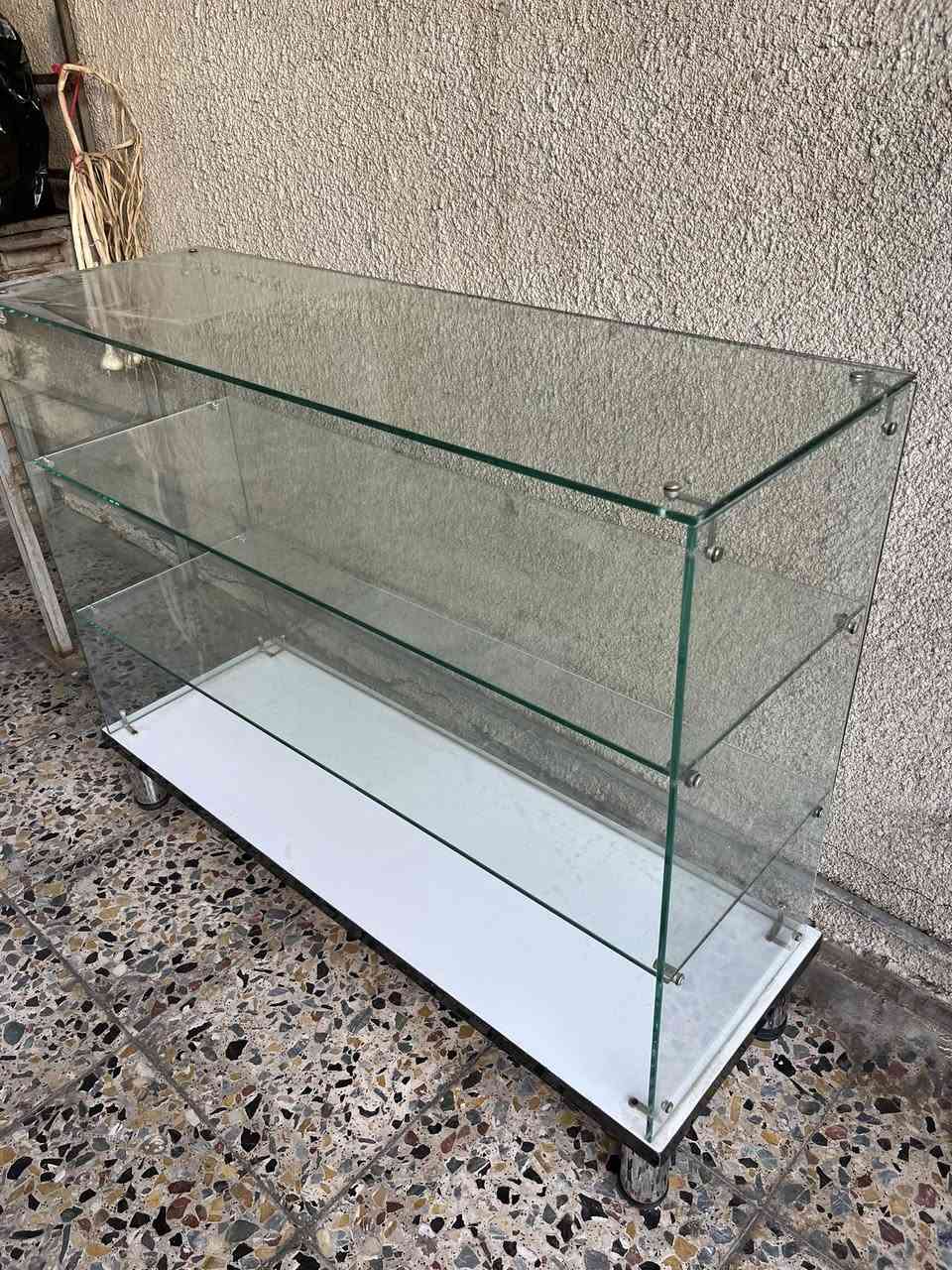 فاترينه زجاج للبيع مستعمله نظيفة جداً جداً ٤ طوابق ارتفاع ١٠٠ سم عرض ٣٨ سم طول ١١٦ سم 
مكاني بغداد العامرية 
تواصل ***********
