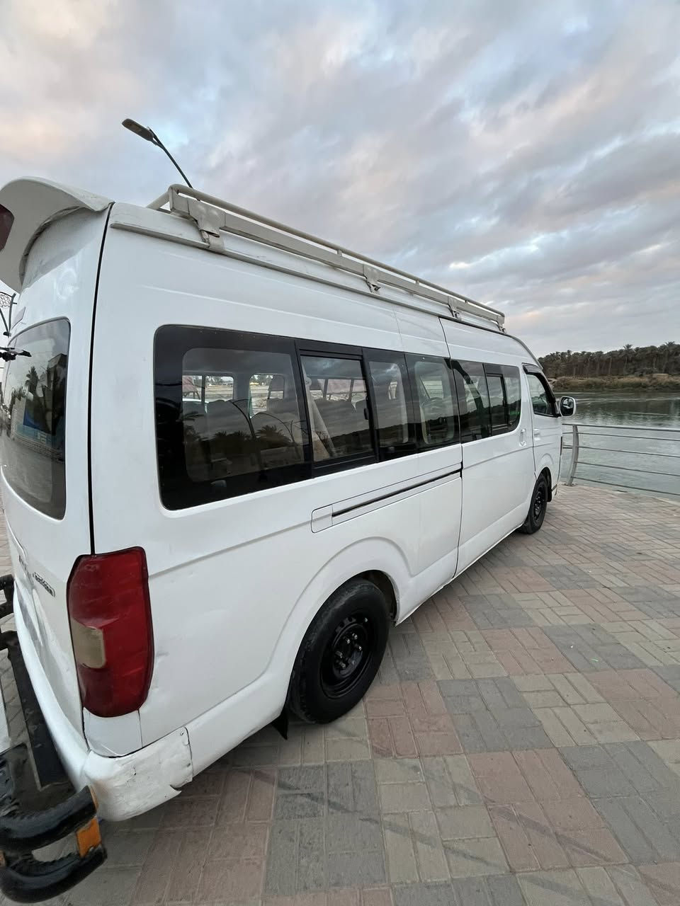 السلام عليكم
جنبي H2 عالي مكفول ماعدا الهلالات 
سيارة جهازه من كلشي گير محرك اكسل مكفول
منضومة غاز رقم بغداد انگليزي سنوية جديدة 
السعر خاص
***********
