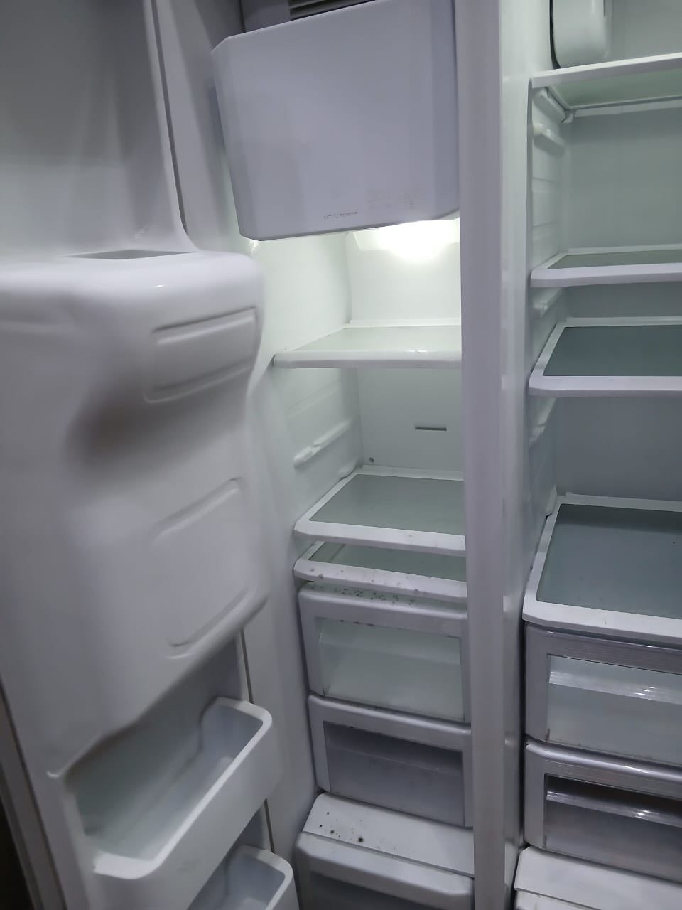 ثلاجه سامسونج فول موصفات بابين + براد ثلج جديده ممستعمله شي بسيط السعر ٦٠٠ دولار العنوان الدوره ابو طياره الرقم 
***********
