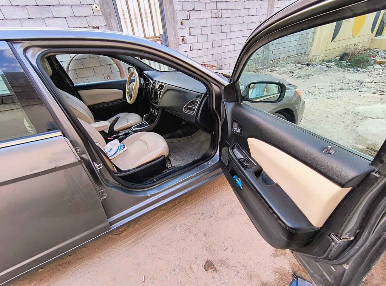 كرايسلر c200 2013  سته سلندر  سياره جاهزه ونضيفه مكينه وكير كفاله حداديه جديده  رقم بصره دولي بسمي  رايد مراوس فلاونزا  كاز كير عادي 2013  ونتفق ع فرق  مكانها البصره 
***********
