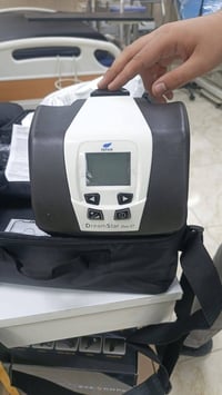 للبيع جهاز تنفس صناعي فرنسي مستعمل اسبوعين جديدكامل هو وملحقاته ماخذته...