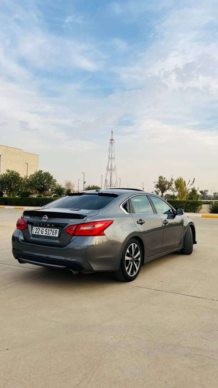 Altima 2017 SL 
بونیت و جەلەخی بویاخ بێ ناو گرتن 
بێ شوخت و سارد و تحیدلە 
سلاید وکوشن جلد و کارەبای و هیتەرە 
۱۲۳ هەزار رویشتوە 
گیر و مەکینەی بەشەرت 
سەنەوی تازەیە 
***********
*********** بشدار, السليمانية
