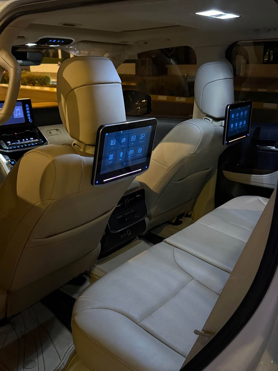 Land Cruiser 2023 ( GXR - SAS ) 
40 KM 
کتاب جام ڕەش 
ڕەقەم بۆ ڕەقەم بە شەرت نوکە دەرزی پێوە نییە 
گێڕ و مەکینە و کارەبای بە شەرت لەسەر دەقی شەریکە ماوەتەوە 
سەیارەکە یەک دەستە 
شوێن : سلێمانی 
ڕەقەم مۆبایل : *********** السليمانية, العراق

