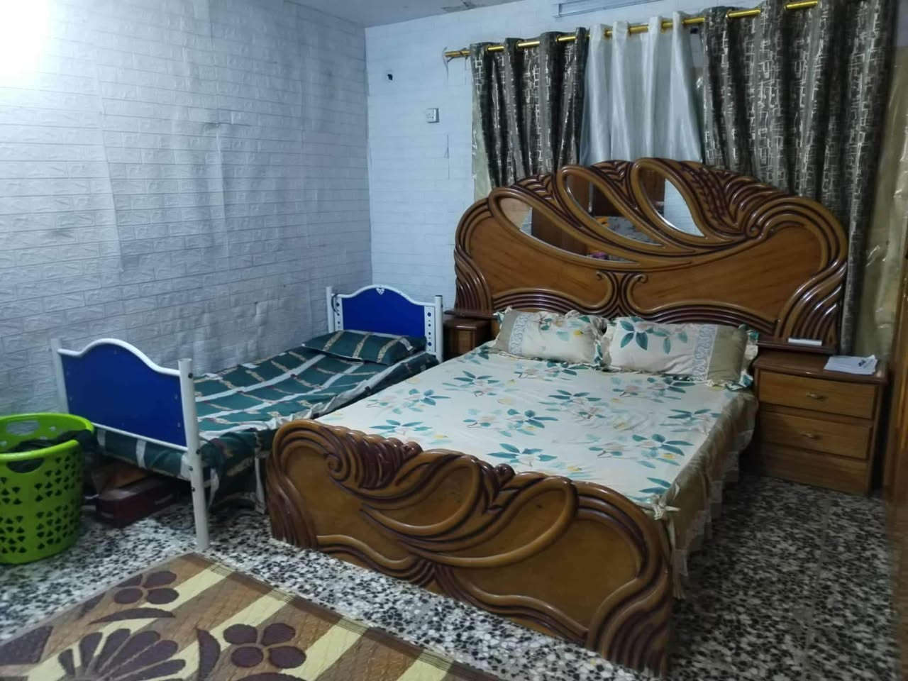 السلام عليكم دار للبيع في حي اور المساحة الكلية ١٨٢ متر الواجهة ٦ونص النزال ٢٠ يحتوي على تداخل ٥٢ متر سعر المتر ١٥٠٠ مليون للاستفسار الاتصال على الرقم *********** بغداد, العراق
