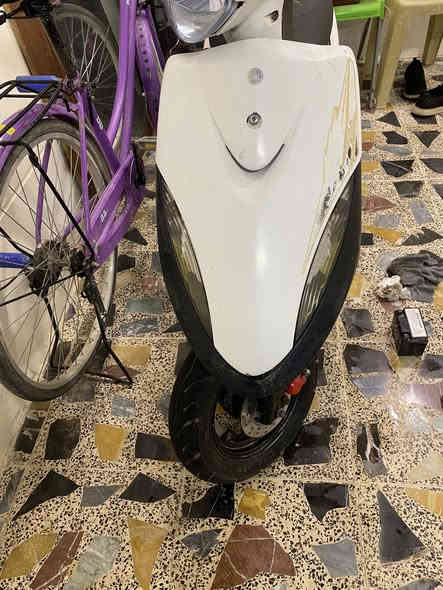 سلام عليكم ماكس بيضه مكفوله بس مكينه مجفته مره وحده فقط دراجه متروكه كفرات بلادي كلشي بلادي السعر 650عنوان بغداد المشتل ***********
