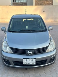 عندي نيسان فيرسا رقم مميز للبيع باسمي موديل 2009 رقم ديالى 120 مع السي...