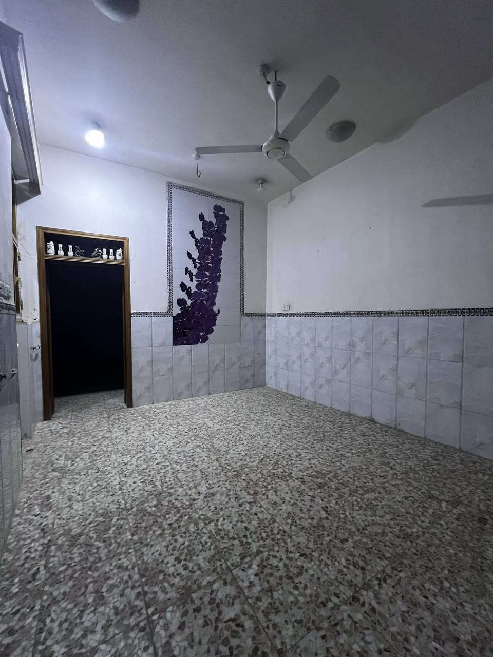 دار للايجار ( حي العسكري )

المساحه ١٥٠ م بناء طابقين 

الطابق الاول غرفه مع صاله مع مطبخ مع براني مع صحيات داخليه و خارجيه
الطابق الثاني غرفه مع صاله مع صحيات مع حمام 

للاستفسار / *********** وتساب 

او زيارتنا حي العسكري مقابيل الكراج مكتب عقارات البركه
