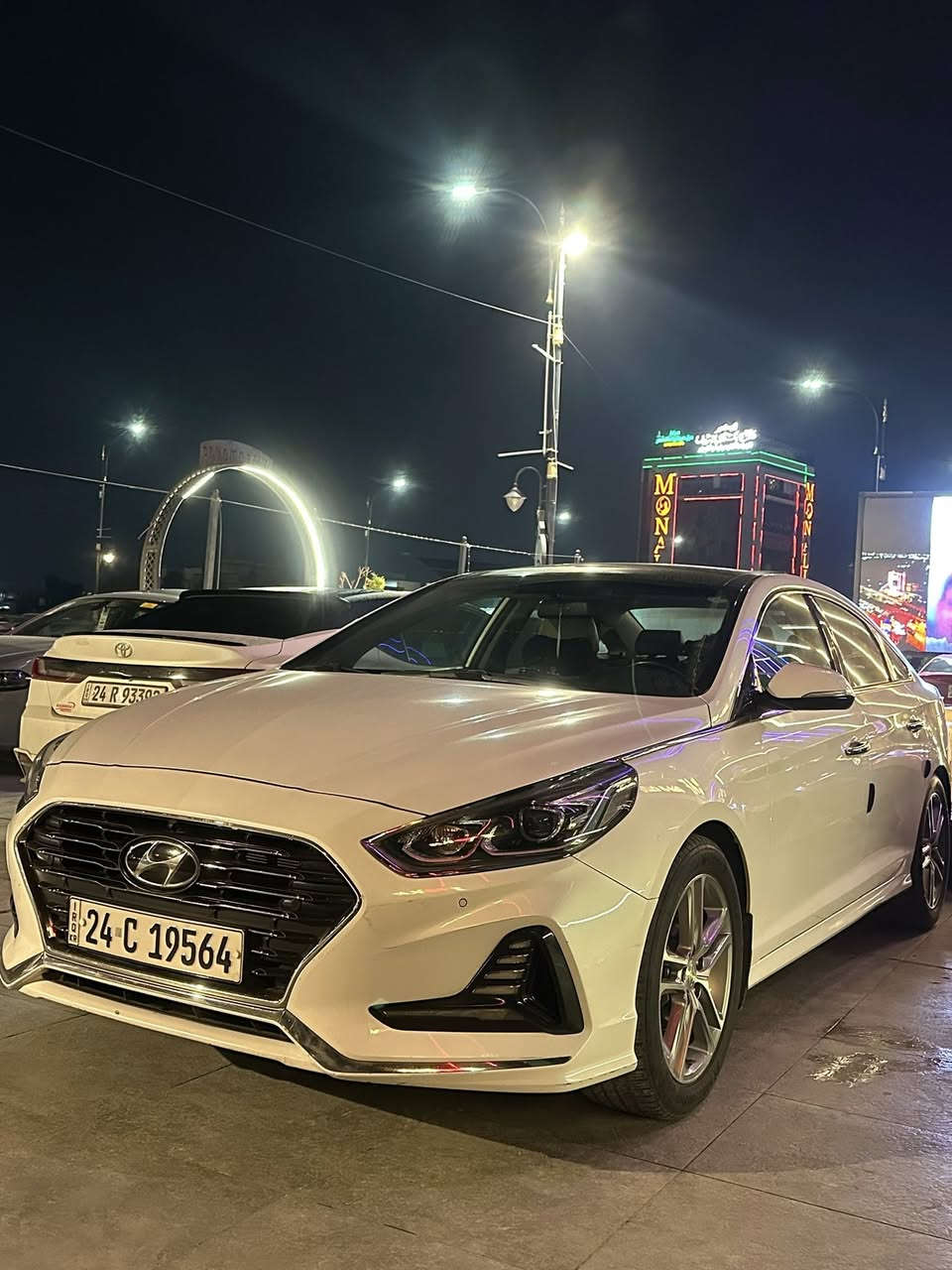 السلام عليكم 
سوناتا 2018 خليجي 
اللون ابيض صدفي 
رقم دهوك شرط التحويل والغرامات
بدون صبغ بدون اي ضرر لاتعديل ولا اي ملاحظة
محرك  2400 دوش 
محرك وكير وبشرط
ماشية 100 الف كيلو متر
فول مواصفات واحد ع واحد
بصمة 
نظام الترحيب عند الاقتراب
بانوراما 
مري شفط 
اشاير بالمري
بكلايت led
لايت زينون شركة متحرك
تبريد قطعتين
اكثر من نظام قيادة
حساسات امامي خلفي 
كامرة 
شاشة متوسطة 
تحكم ستيرن 
كروز تثبيت سرعه 
السيارة بدون دوانز ع  بانزين عادي 
متحتاج اي مصرف 
وبعد مواصفات خير من الله
مكان السيارة الموصل  
للتواصل ***********
السعر 175 وبيها مجال بسيط
