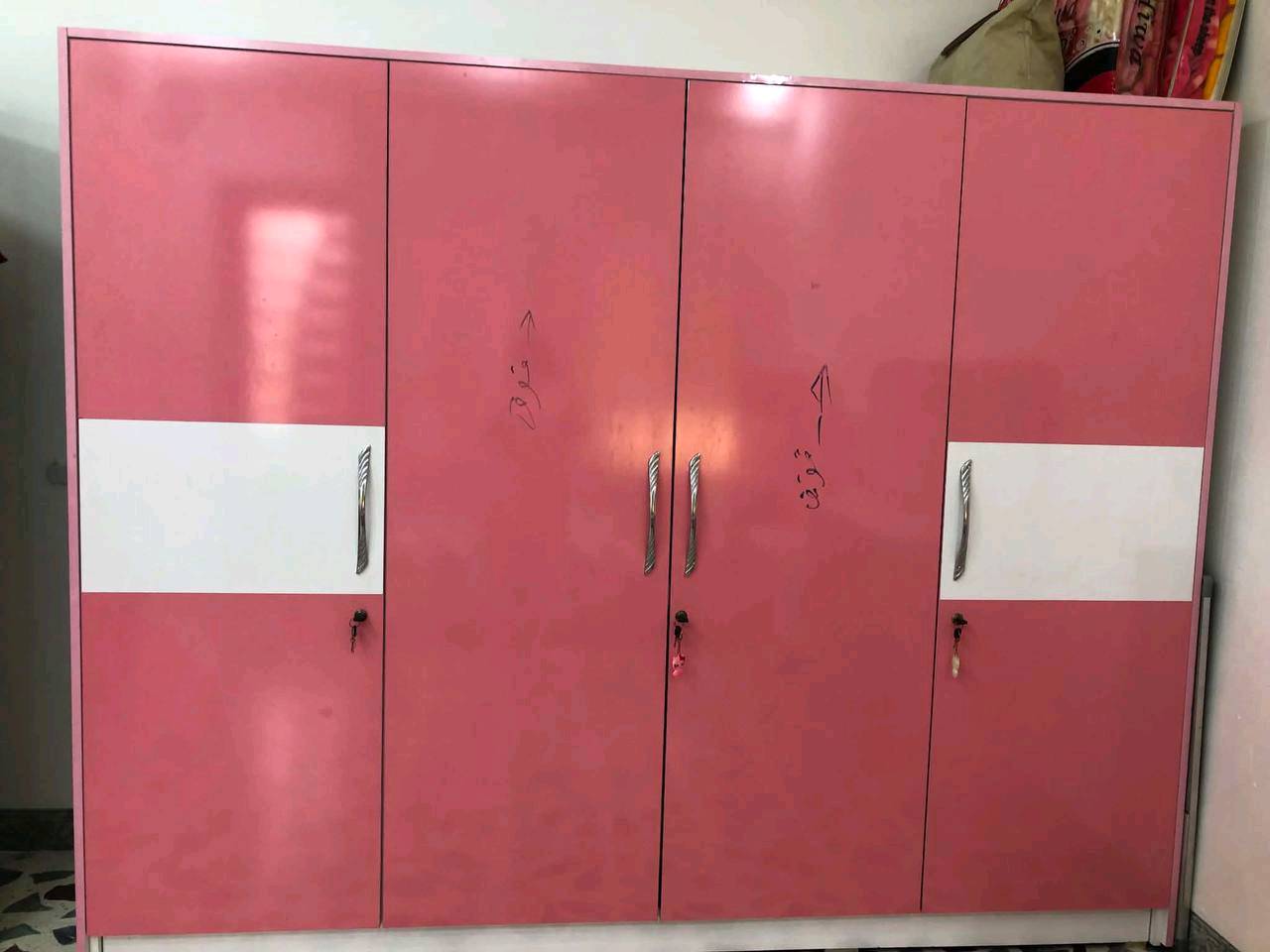 للبيع غرفه كامله  ب 400 و بيها مجال للاتصال واتساب ***********