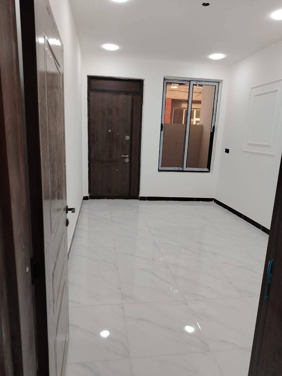 الدار للبيع موقع مميز .مجاور الركن
يتكون من 4نوم
 وصحيات عدد٢
استقبال .مطبخ 
وصالة مع بيتونة كبيرة 
البيت زيرو مامسكون .
العنوان الدورة مدخل البعيثة مجمع السلطان ***********
