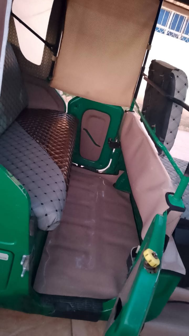 سلام عليكم تكتك 21 شهر 11 تكتك محرك مفتوح كشره بيها لغد تكتك جاهزه تكتك تخم تايرات رقم نكليزي رقم ميسان سنويه تحويل ثاني يوم بسمي  مكان العماره  سعر 7500 و بيها  مجال قليل  رقم ***********
