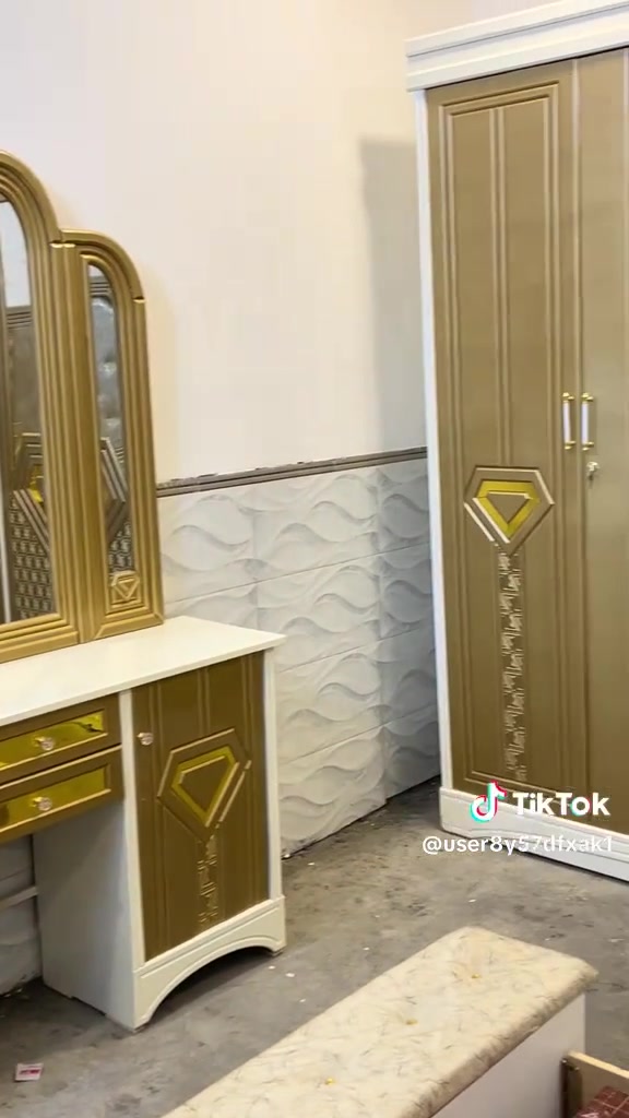 السلام عليكم مصارللها شهرين من اشتريتها بمليونين  شغل عراقي وتصميم تركي  متكفي. للغرفتي


**إذا كنت صاحب هذا الإعلان وتريد حذفه لأي سبب، رجاءا أرسل رسالة إلى الدعم الفني**