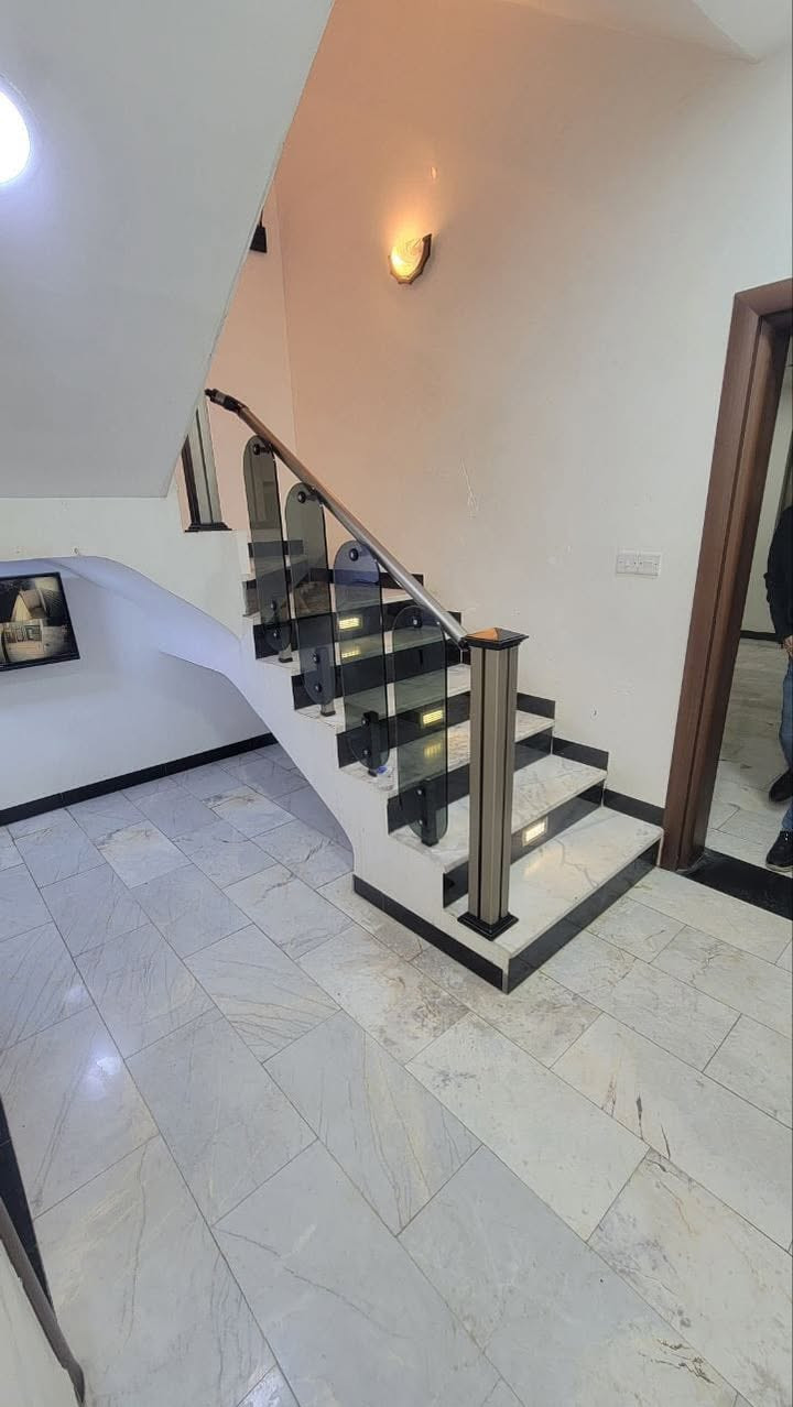 🏢 للإيجار في السيدية – بيت تجاري
📐 المساحة: 150 متر زنجيل على شارعين 
🛣️ على شارع عرض 30 متر
 📍الموقع شارع الأمن 📍
⚡️ يرهم أي نشاط تجاري ⚡️
يؤجر  تجاري گ مقر شركة او معهد او حزب او غيرها من الامور التجارية الاخرى
🛏️ يحتوي على 3 غرف نوم
🍽️ مطبخ
🛋️ صالة كبيرة
🚿 خدمات
🚗 كراج كبير
📞 للاستفسار أكثر:
الاتصال عبر الرقم التالي

***********
***********

(يوجد واتساب)

#بيت #عقارات #منزل #بيع #وساطة_عقارية
#شركة #سيدية #بغداد #عراق
#عقارات_السيدية
#عقارات_الكرخ #ايجار_تجاري
#بنايات_سكنية
#عقارات_القادسية #عقارات_اليرموك #عقارات_المنصور
#عقارات_الحارثية #عقارات_الكاظمية #عقارات_الاعظمية
#عقارات_العطيفية #عقارات_حي_الجامعة
