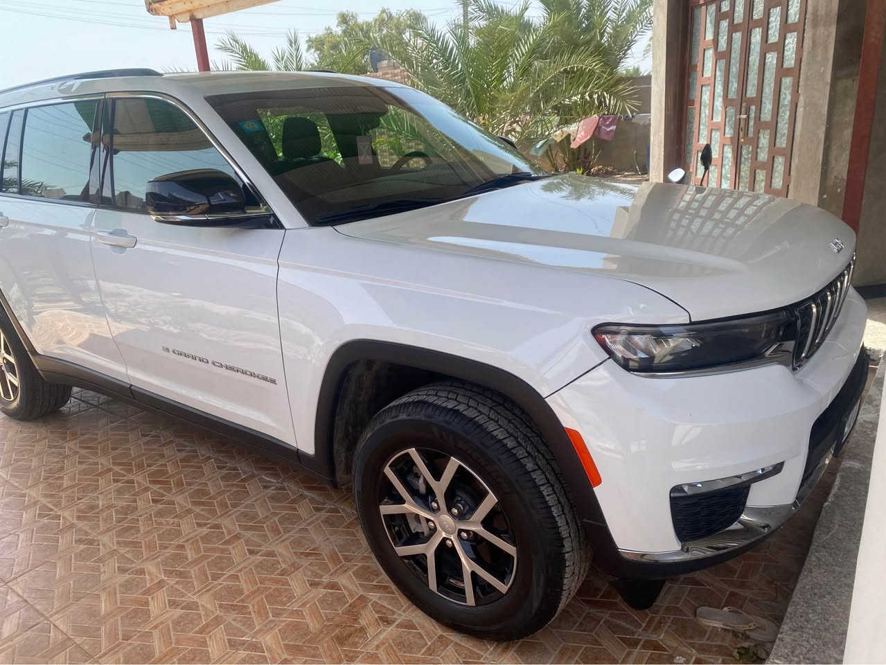 كراند شيروكي 2024 لمتدد فول مواصفات فئه L 
محرك 3600 
الضرر بنيد فقط مبدل بدون دواخل   ايرباك سليم  الدعاميه نفسه راديتر نفسه ما مبدل 
رقم بصره شهداء بسمي 

ماشيه 40 الف كيلو ليست مايل 
*كشنات خلفيه منفصله VIP
* رادار امامي مع مانع تصادم.
* تحذير الخروج عن المسار .
* تحذير النقطة عمياء
* نظام تحذير عند التقاطعات
* إنارة محيطية.
* شاحن موبايل وايرلس.
* مرايا تعتيم ذاتي. أنا
ALPINE نظام الصوت *
* سقف بانوراما.
* شاشه كبيرة 10.1 انج .
* نظام الخرائط (GPS).
* لوحة القيادة بقياس 12 أنج.
* كير شفتر بالستيرن.
* كامره خلفيه وكامرة داخل السيارة
* المصابيح الأمامية LED.
* كشافات الضباب LED.
* دخول ذكي.
* تشغيل عن بعد.
* الصندوق الخلفي كهربائي.
* كشنات جلد
* ذاكرة لحفظ وضعيات الجلوس للسائق.
* المقاعد الأمامية كهربائية.
*تدفئه للمقاعد الاماميه والخلفيه
* حساسات امامية.
* حساسات خلفية.
* 7 راكب.
* مكيف خلفي مع وحدة تحكم منفصلة.
* تدفئة ستيرن.
* مانع تصادم خلفي.
السعر 315 *
الاستفسار   *********** البصرة, العراق
