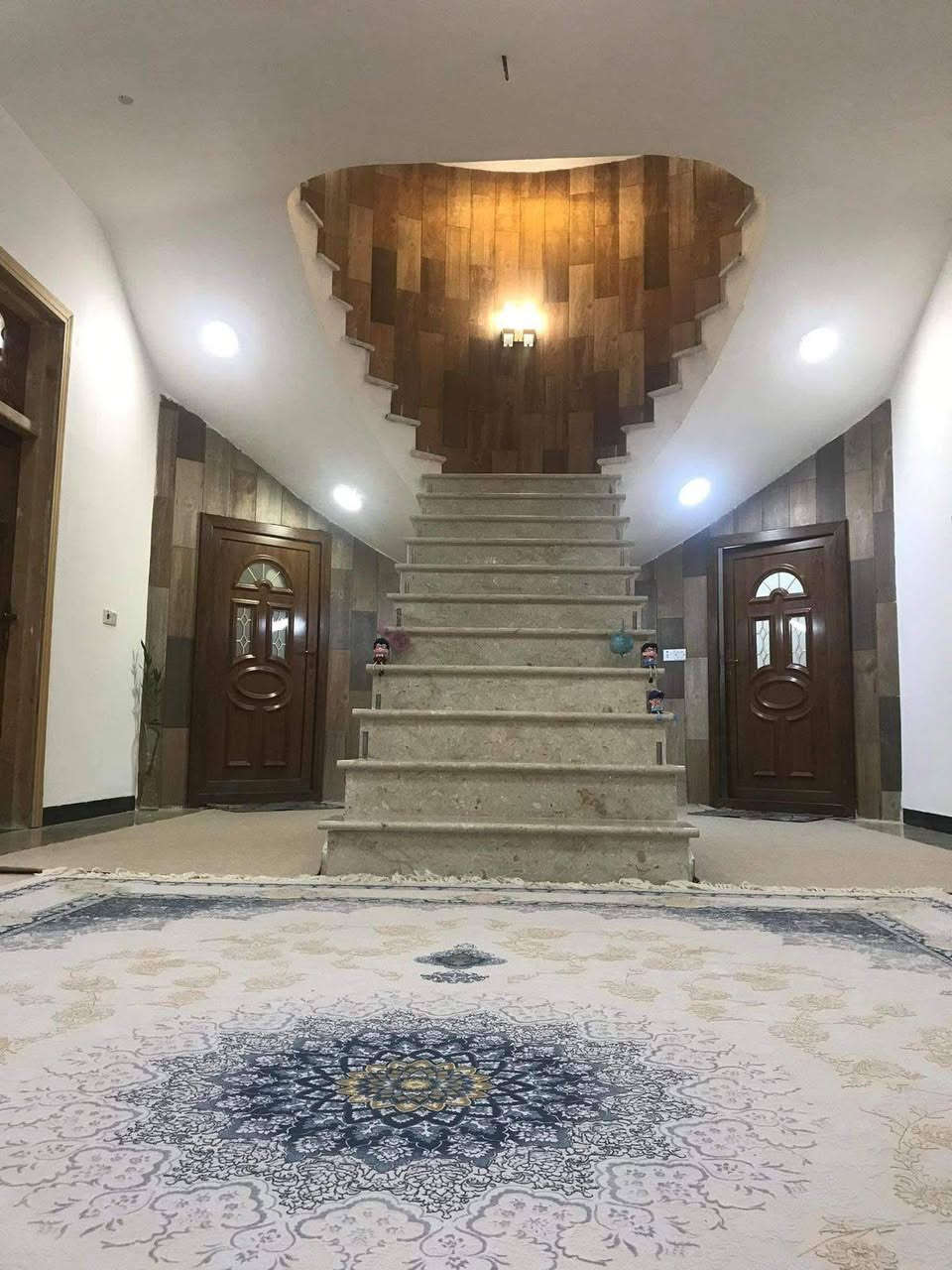 بيت حديث درجه ممتازه
في كربلاء شارع الحافظ قرب مستوصف الحافظ خلف التجاري مباشرة خدمات كامله بناء حديث طابقين المساحه ٥٠٠ متر ٢٢٠ تحت البناء ٢٨٠ كراج وحديقه يحتوي ٦ غرف نوم ٢ سويتات ٤ حمامات ٢ صالات مطبخ استقبال يبعد عن الامام 5 كيلو
 جنس العقار طابو زراعي سند ٢٥ اقرار محكمه بسعر530 للاستفسار ***********
