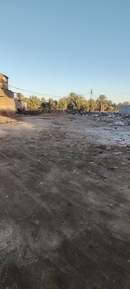 عرصه زراعي للبيع 400 متر  سند ٢٥ بأسمي المكان  حي العسكري يم حسنيت ام البنين  مشمولة بالتطويب  سعرها 10  وبيه مجال الشراي خاص او اتصال على الرقم ***********
