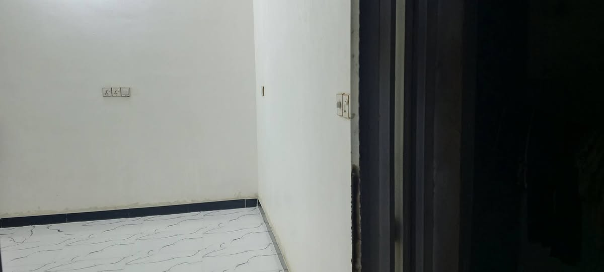 يوجد بيت للاجار بحي الزهراء مساحه 100متر يحتوي على استقبال وصاله وغرفه واحده ومطبخ وصحيات 
السعر 300 وبي مجال
الرقم للاستفسار ***********
