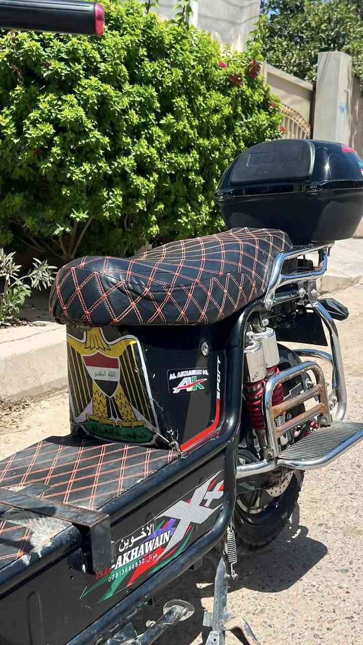 دراجه للبيع نضيفه مثل ماوضح بلصور بطاريات ع الفحص بس اليده اليسره مكسوره ويرادلها تبديل فقط .. السعر(600)  وبيها مجال 
***********
